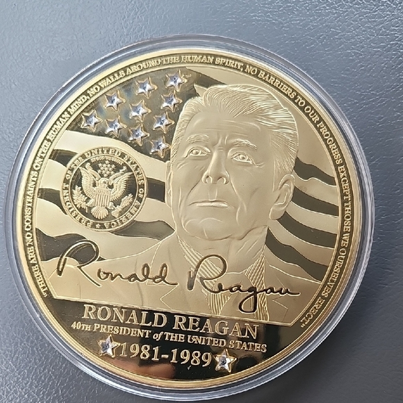 Big Gold Commemorative Coins with Presidential Portraits - Picture 2 of 7